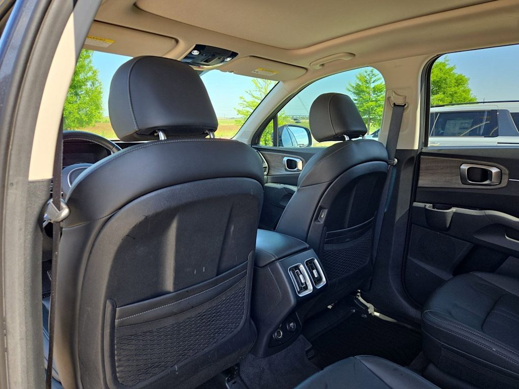 Thumbnail: 2023 Kia Sorento - 12