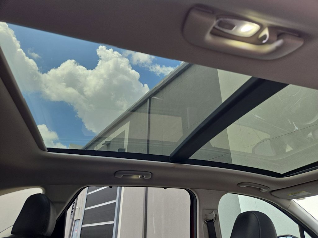 Thumbnail: 2023 Kia Sorento - 24