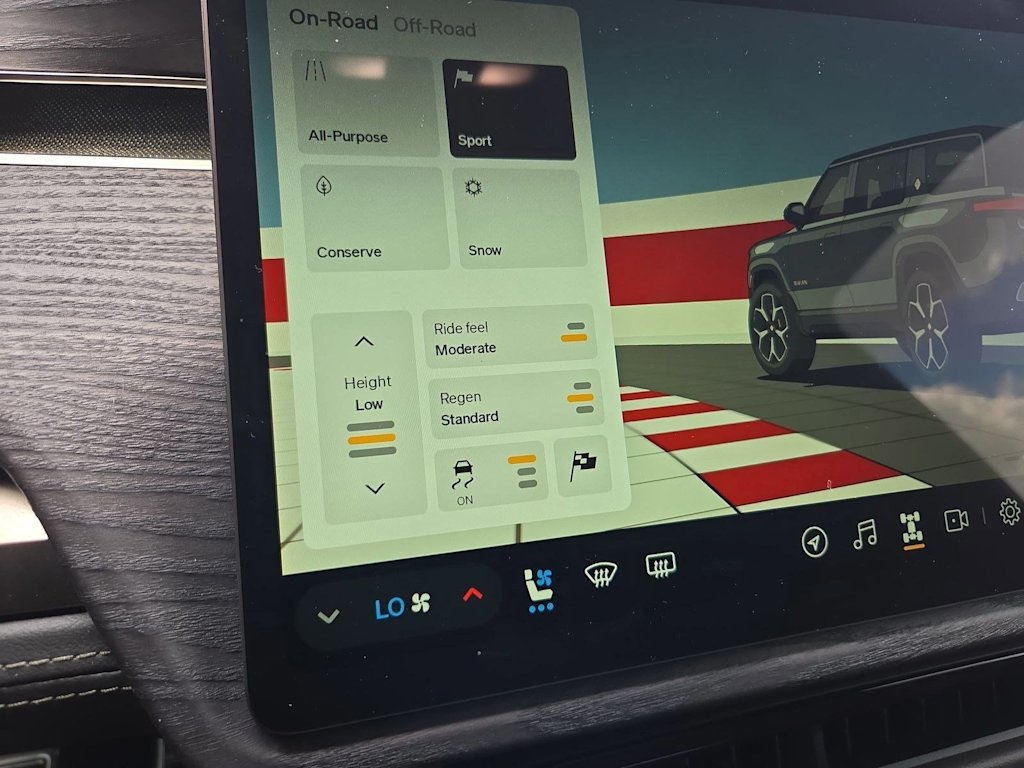 Thumbnail: 2023 Rivian R1S - 36