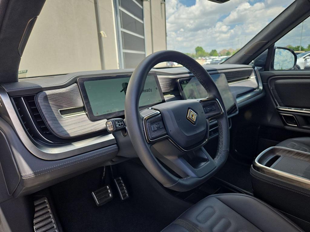 Thumbnail: 2023 Rivian R1S - 2