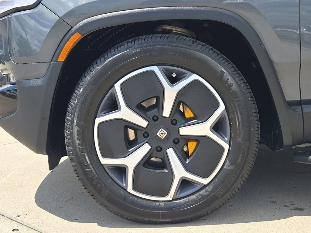 Thumbnail: 2023 Rivian R1S - 8