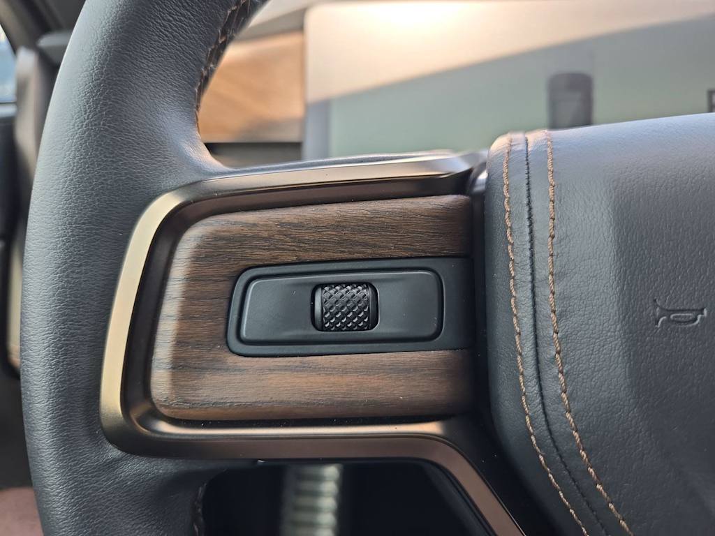 Thumbnail: 2025 Rivian R1S - 27