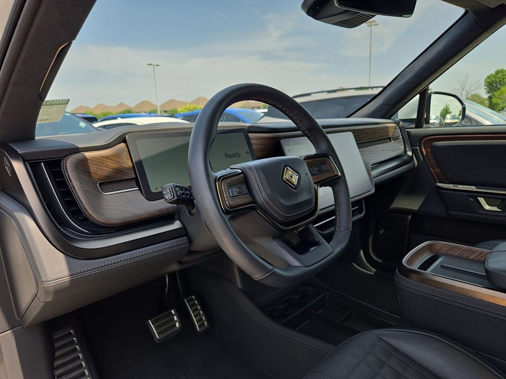Thumbnail: 2025 Rivian R1S - 2