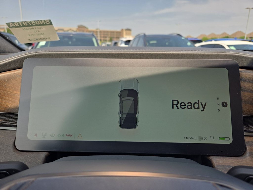 Thumbnail: 2025 Rivian R1S - 16