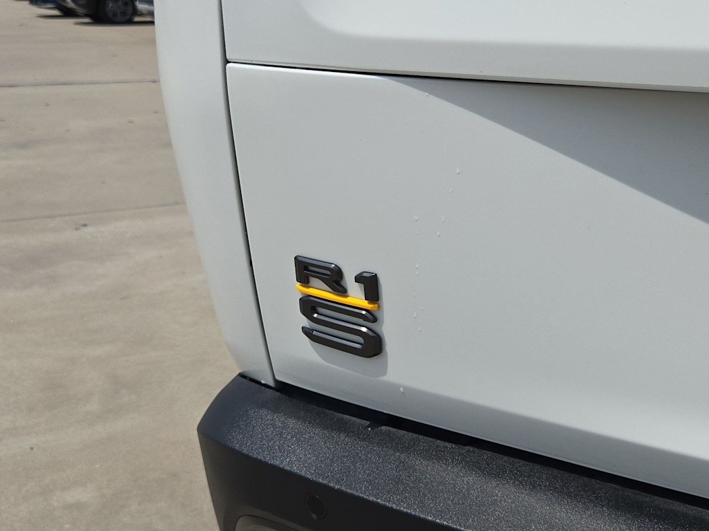 Thumbnail: 2025 Rivian R1S - 23