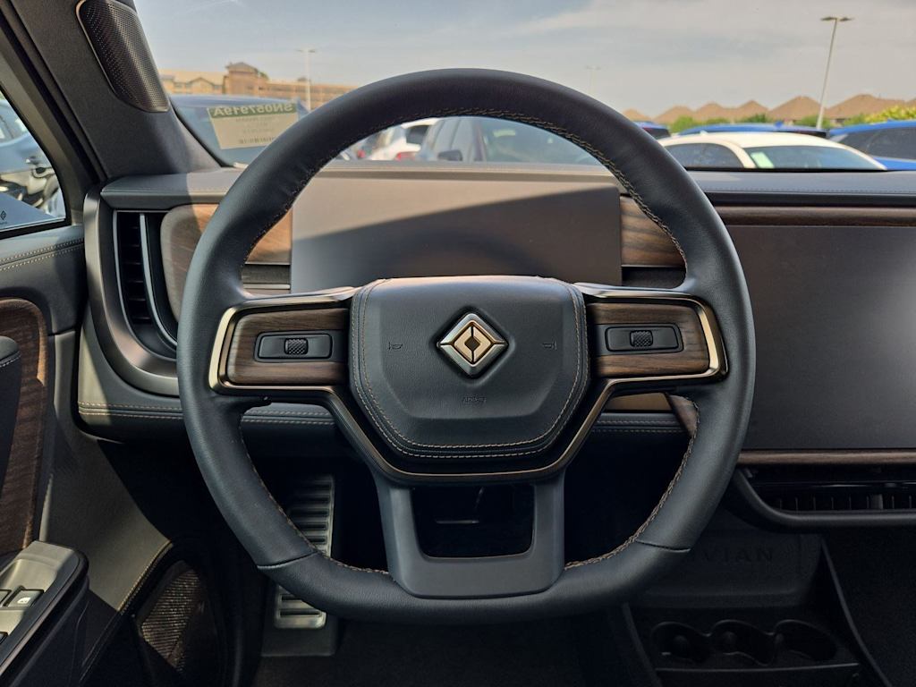 Thumbnail: 2025 Rivian R1S - 13