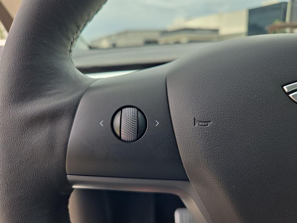 Thumbnail: 2022 Tesla Model Y - 25