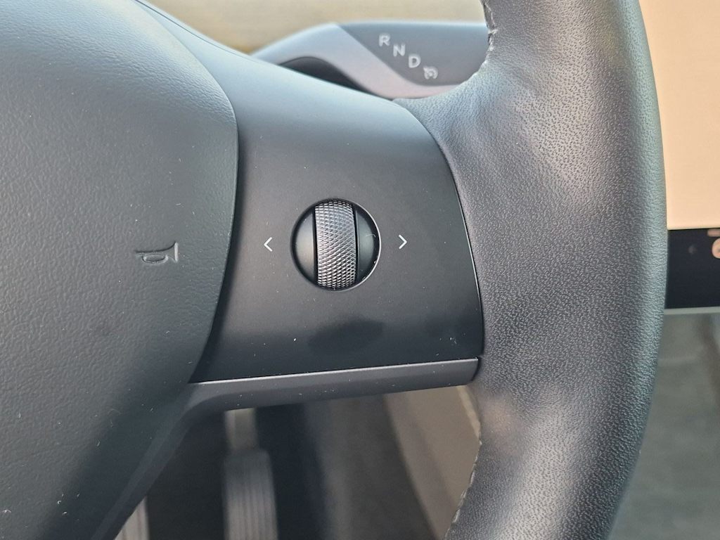 Thumbnail: 2023 Tesla Model Y - 27