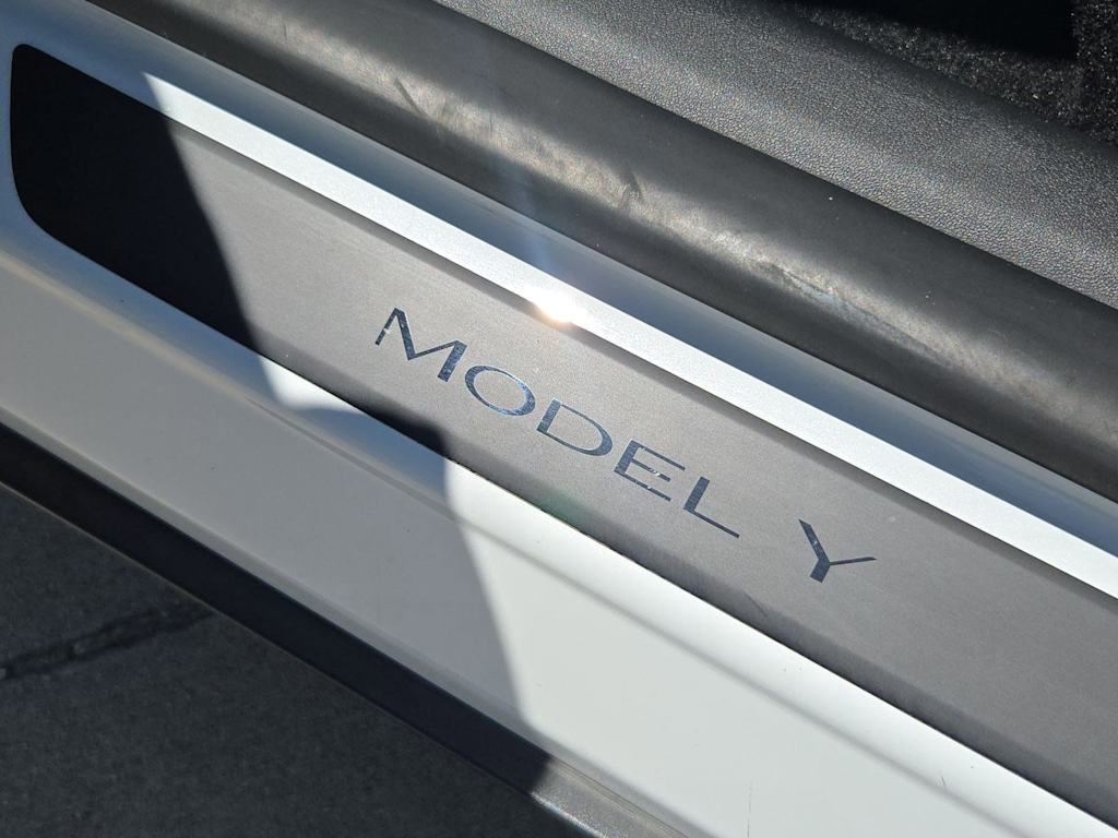 Thumbnail: 2022 Tesla Model Y - 18