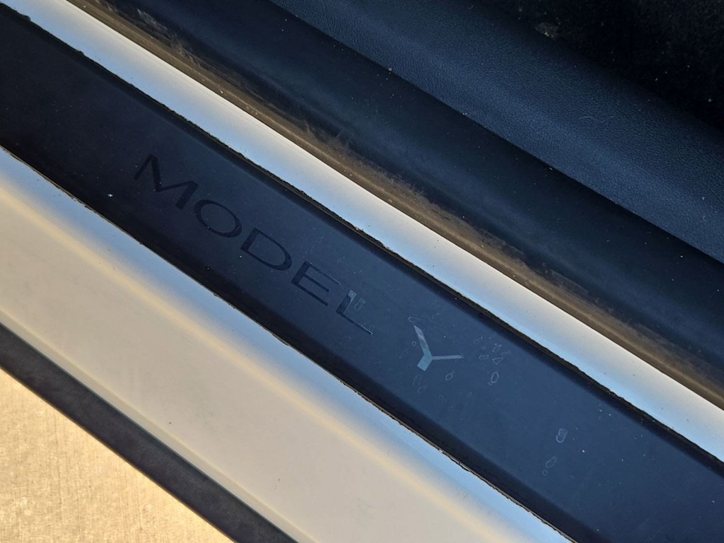 Thumbnail: 2023 Tesla Model Y - 21