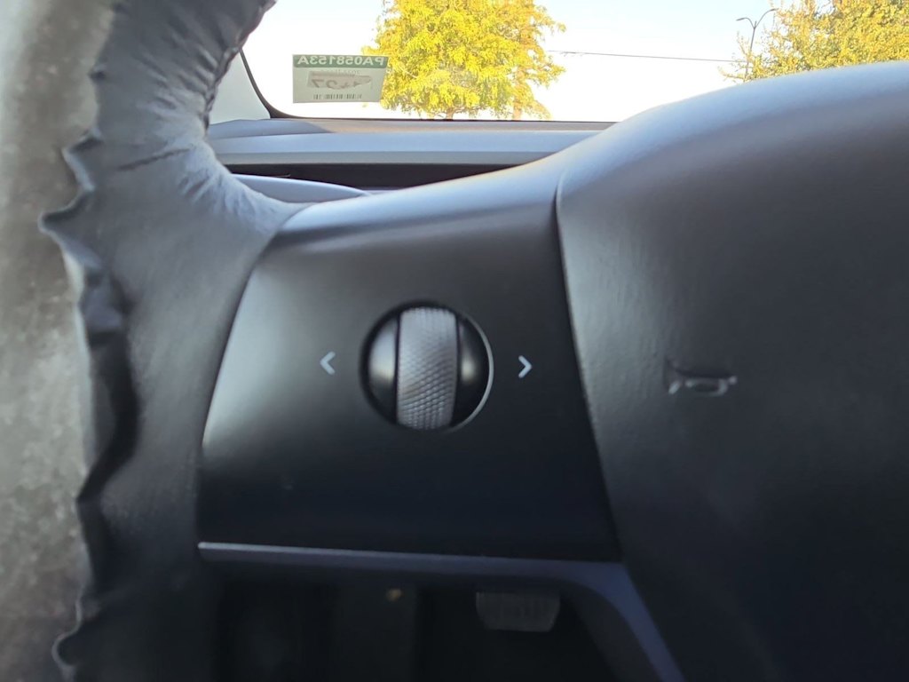 Thumbnail: 2023 Tesla Model Y - 25