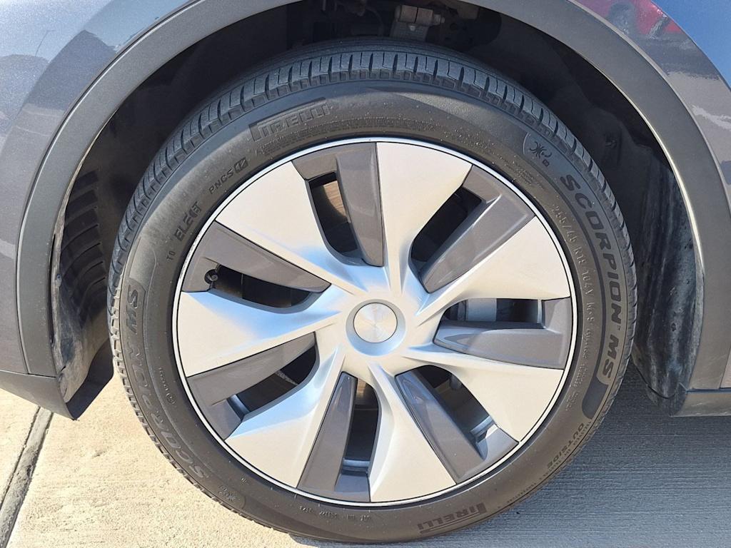 Thumbnail: 2023 Tesla Model Y - 8