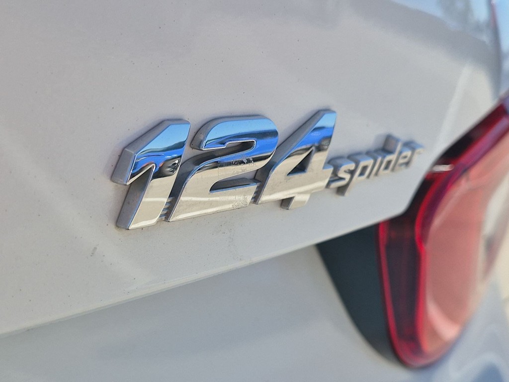 Thumbnail: 2017 Fiat 124 Spider - 22
