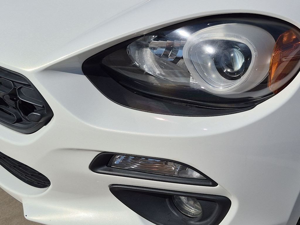 Thumbnail: 2017 Fiat 124 Spider - 21