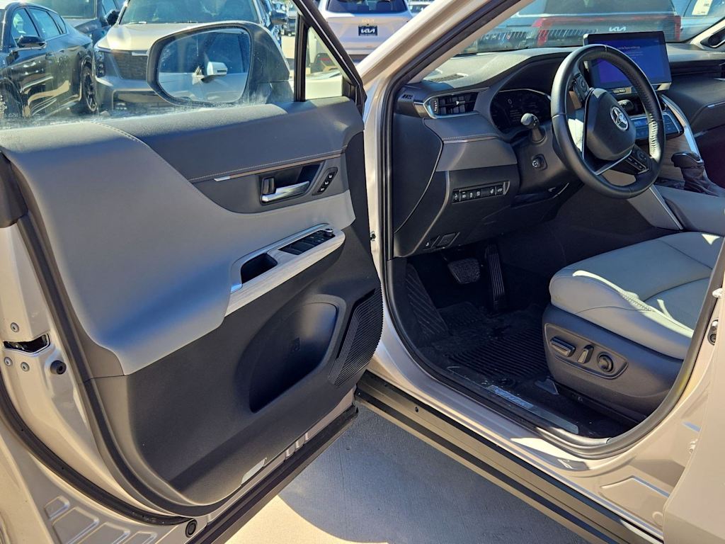 Thumbnail: 2024 Toyota Venza - 19