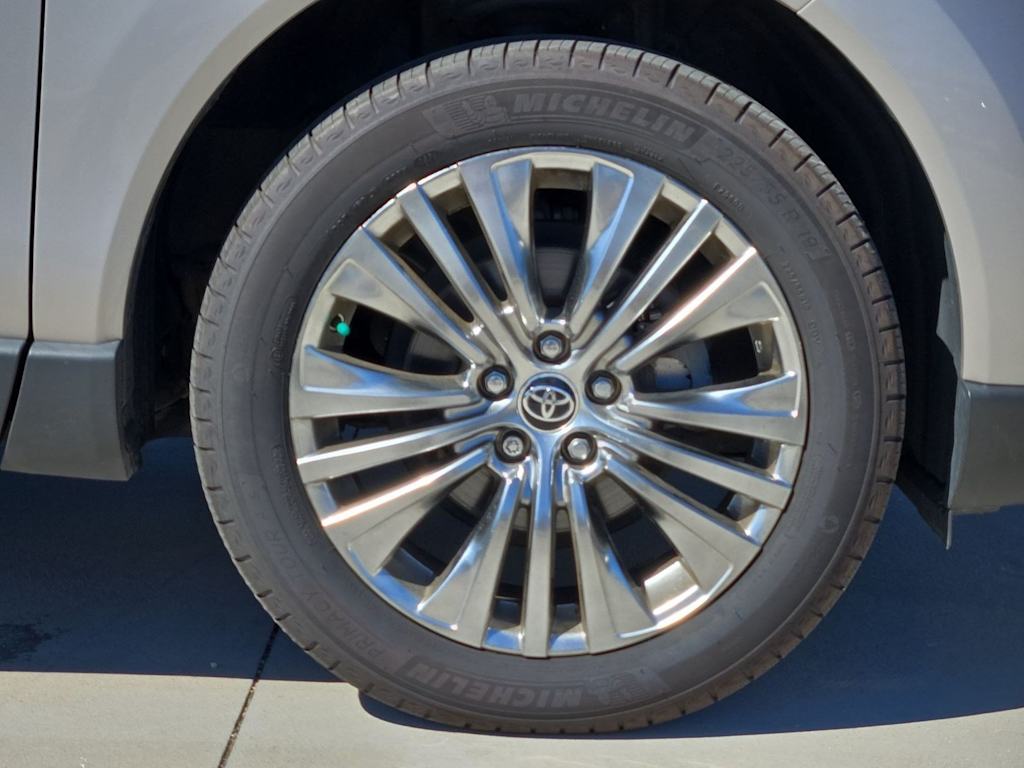 Thumbnail: 2024 Toyota Venza - 8