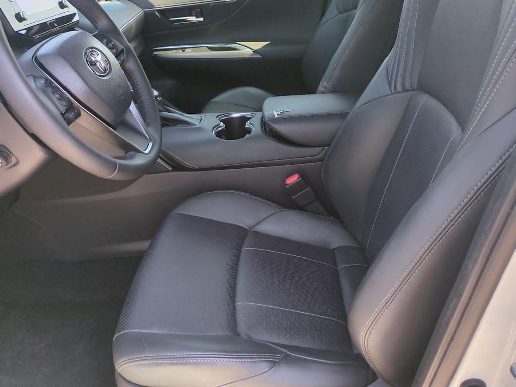 Thumbnail: 2021 Toyota Venza - 11