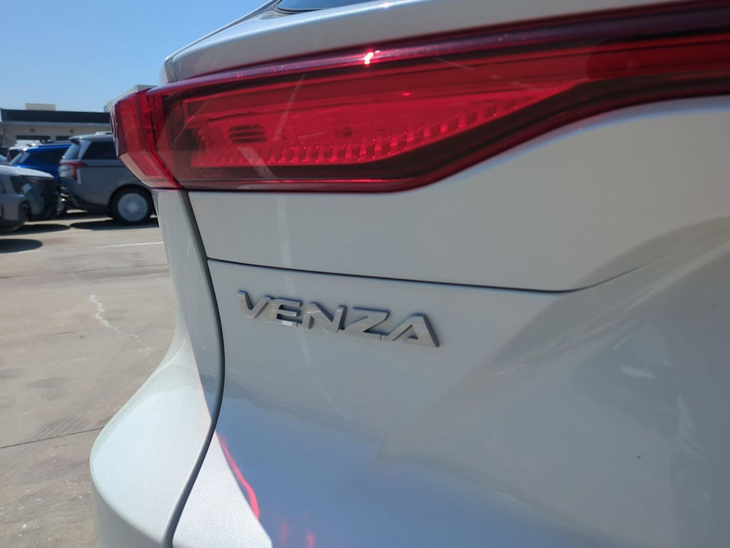 Thumbnail: 2021 Toyota Venza - 24