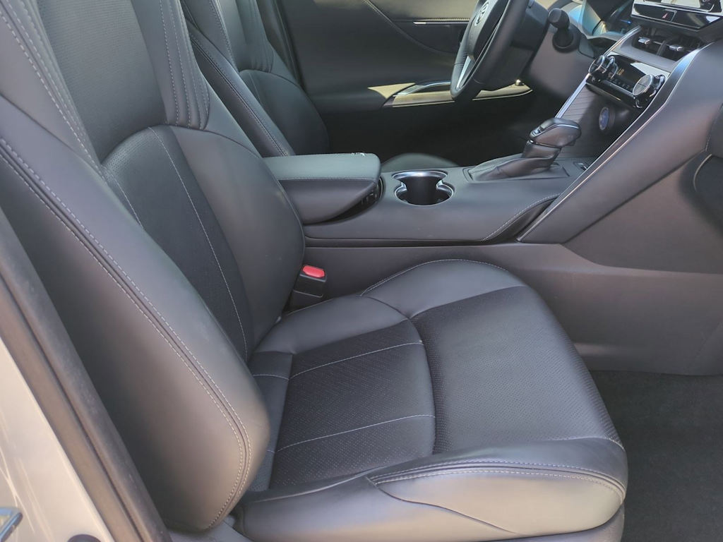 Thumbnail: 2021 Toyota Venza - 12