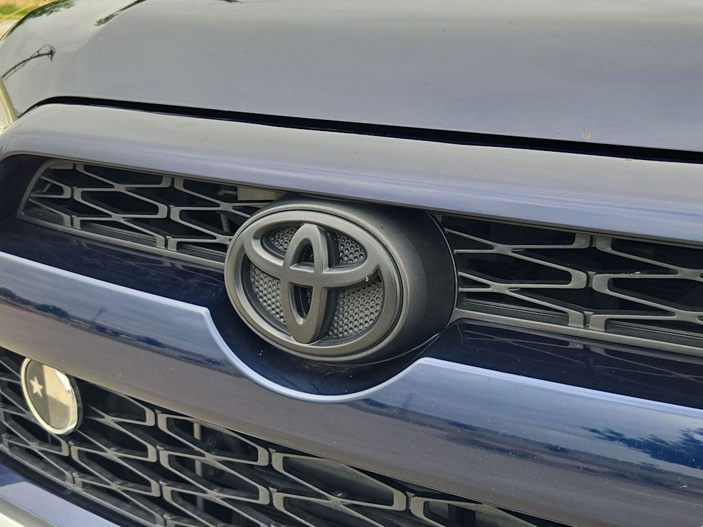 Thumbnail: 2018 Toyota 4Runner - 22