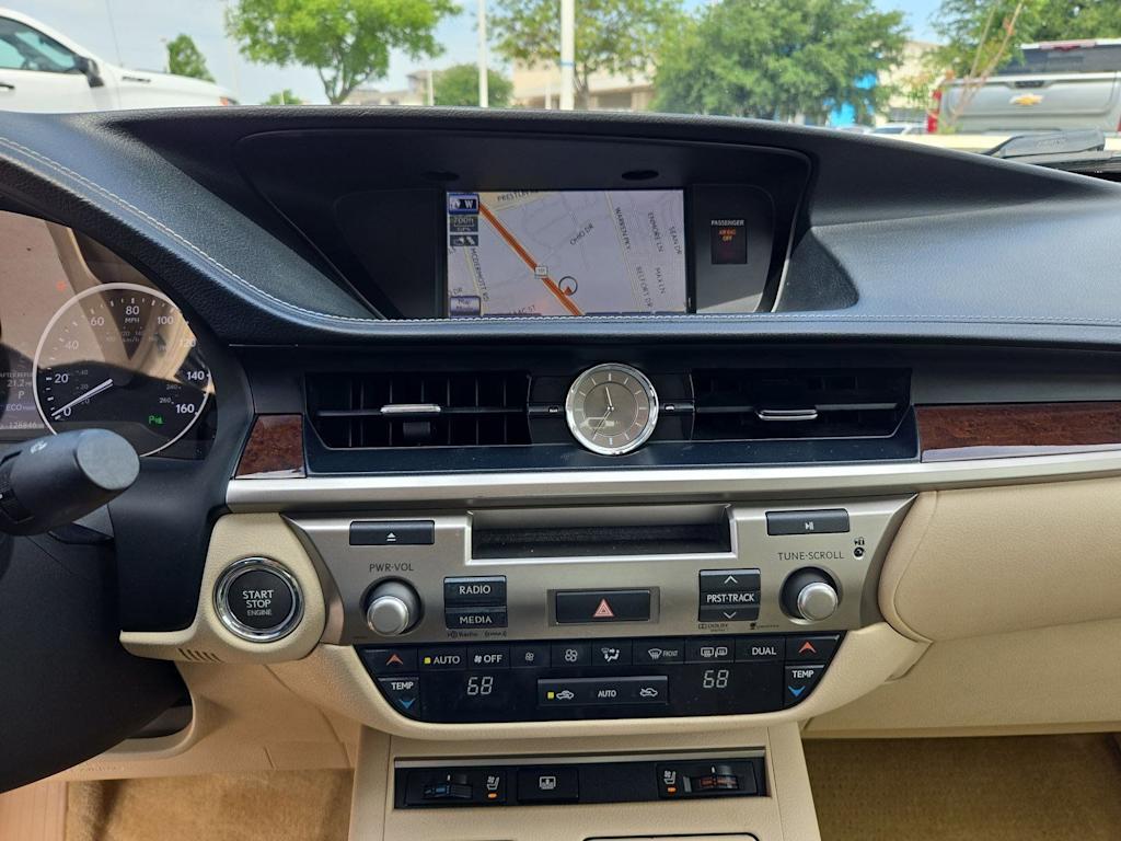 Thumbnail: 2014 Lexus ES - 14