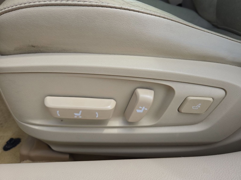 Thumbnail: 2014 Lexus ES - 25