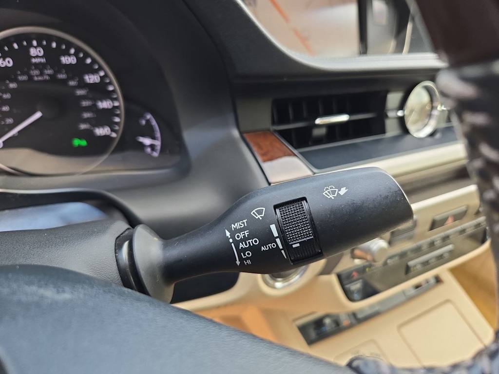 Thumbnail: 2014 Lexus ES - 32