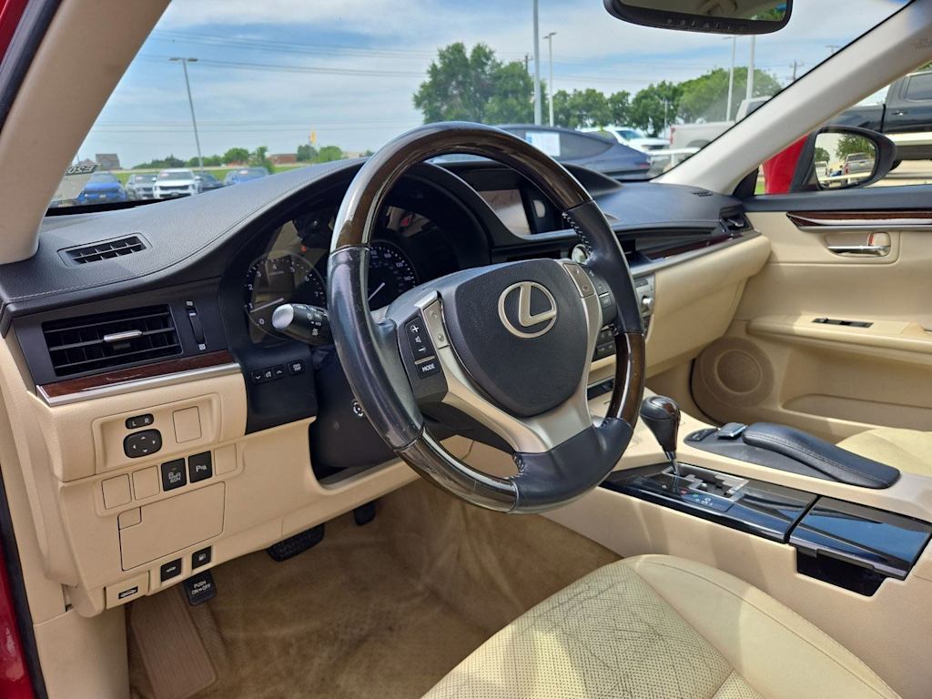 Thumbnail: 2014 Lexus ES - 2