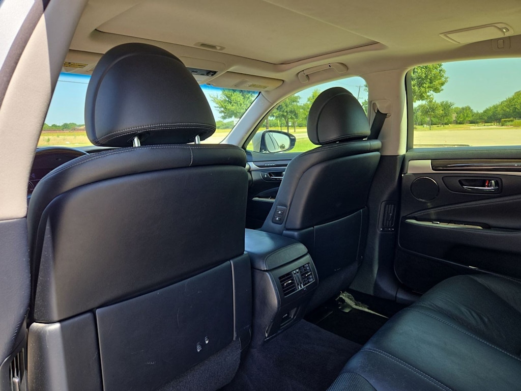 Thumbnail: 2013 Lexus LS - 12