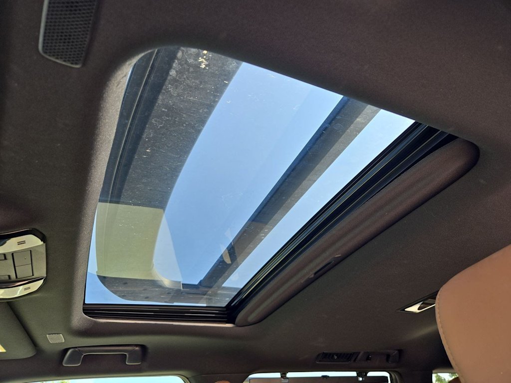 Thumbnail: 2024 Lexus ES - 25