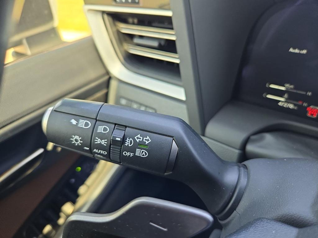 Thumbnail: 2024 Lexus ES - 31