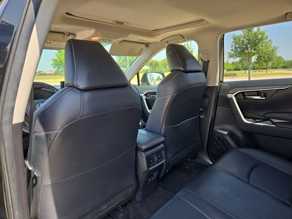 Thumbnail: 2020 Toyota RAV4 - 12