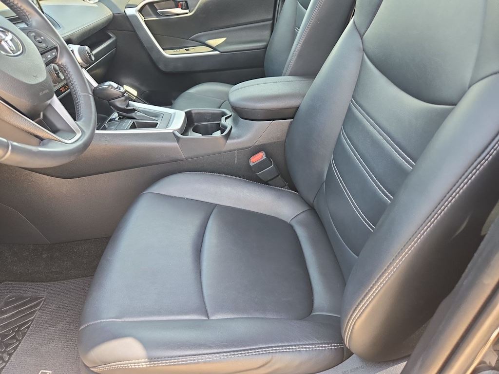 Thumbnail: 2020 Toyota RAV4 - 10
