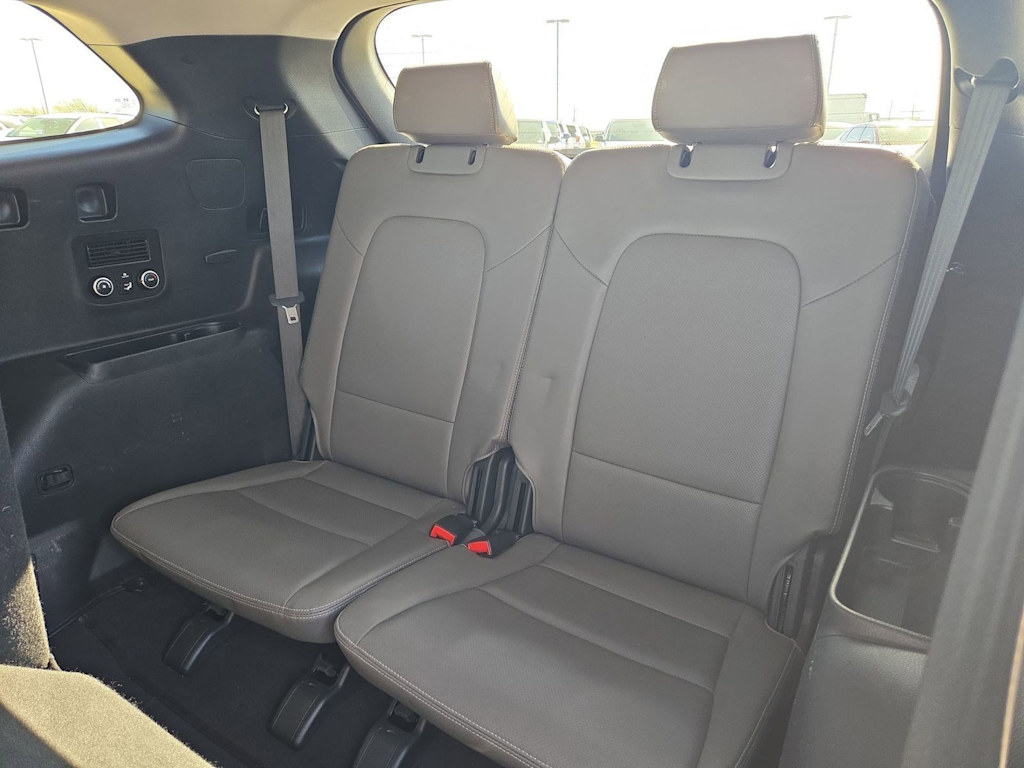 Thumbnail: 2015 Hyundai Santa Fe - 33