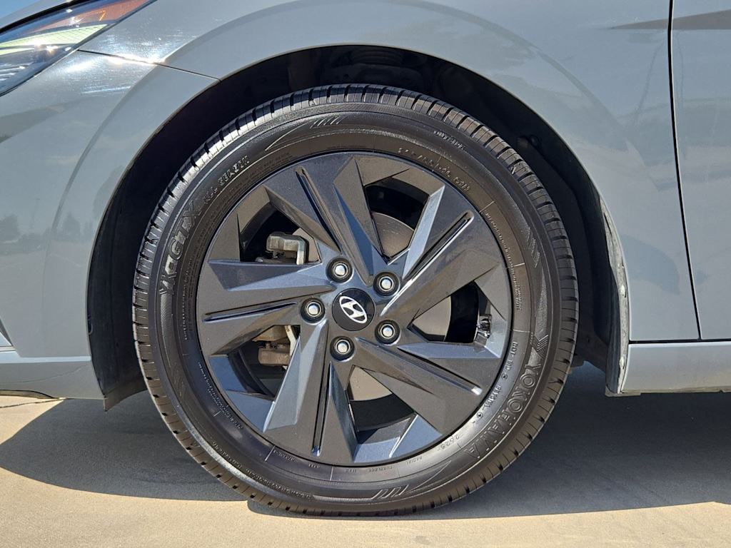 Thumbnail: 2021 Hyundai Elantra - 8
