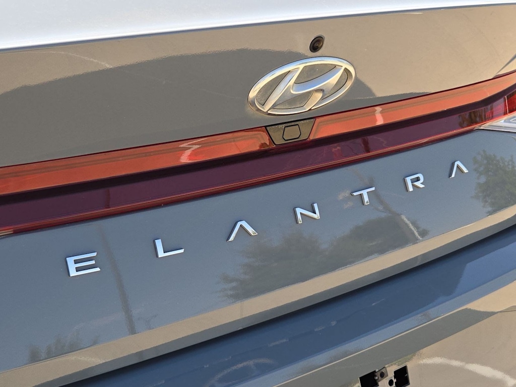 Thumbnail: 2021 Hyundai Elantra - 21