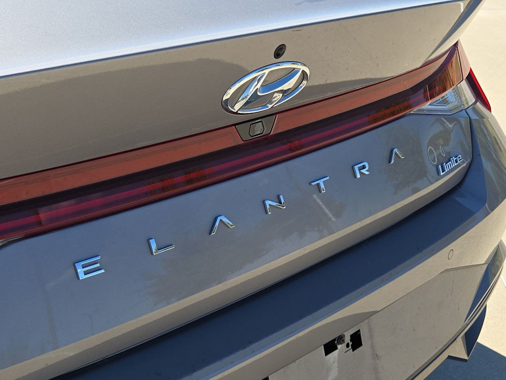Thumbnail: 2023 Hyundai Elantra - 7