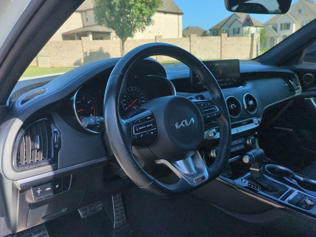 Thumbnail: 2022 Kia Stinger - 2