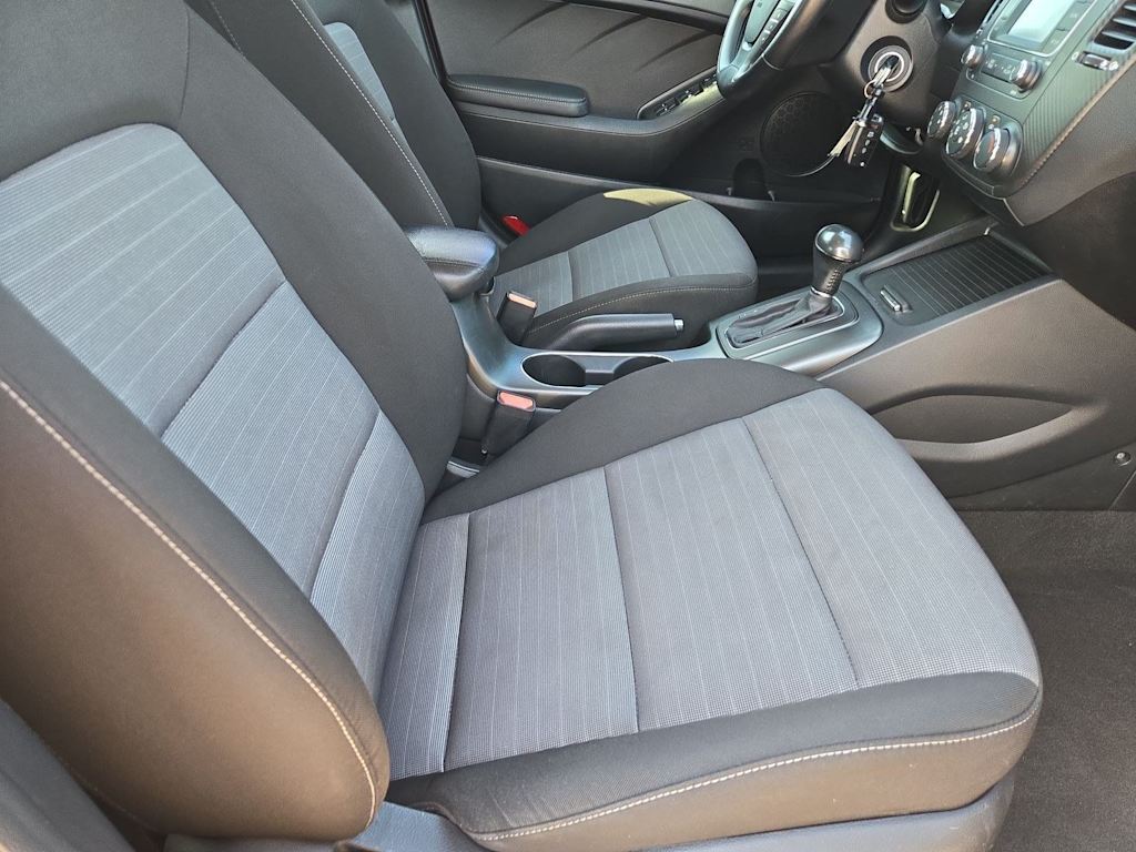Thumbnail: 2016 Kia Forte - 11