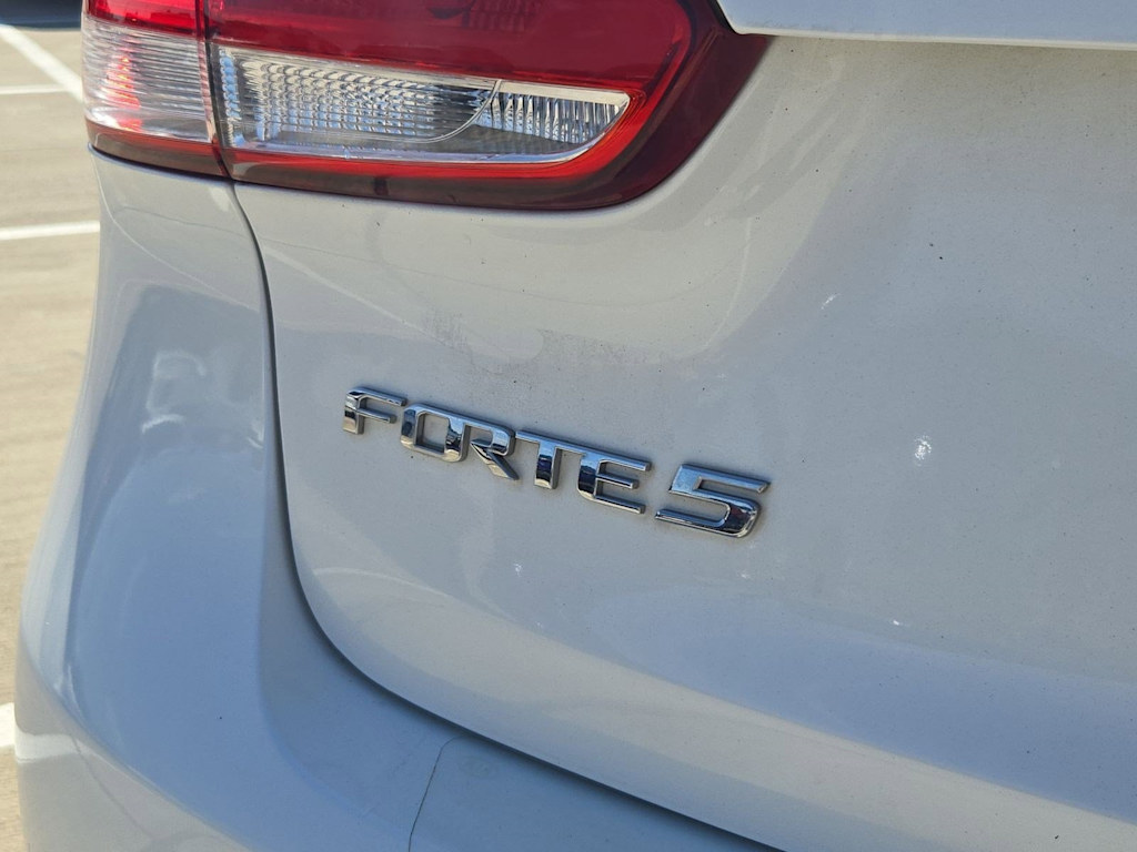 Thumbnail: 2016 Kia Forte - 22