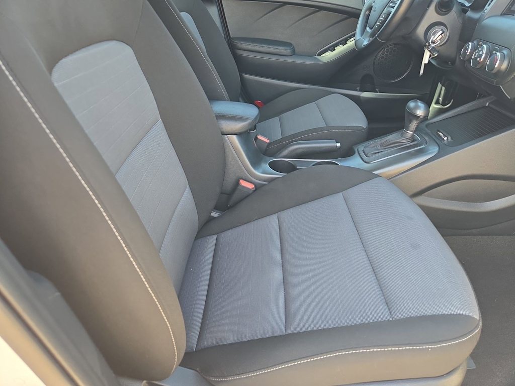 Thumbnail: 2016 Kia Forte - 11