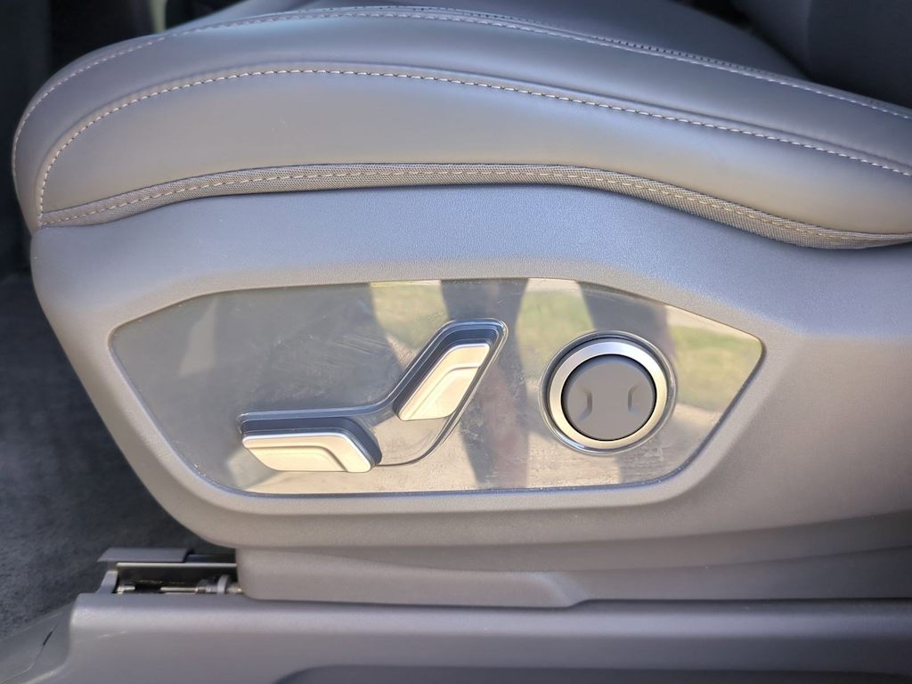 Thumbnail: 2024 Kia EV9 - 21