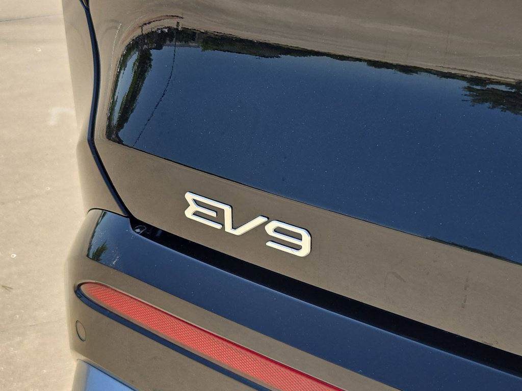 Thumbnail: 2024 Kia EV9 - 21
