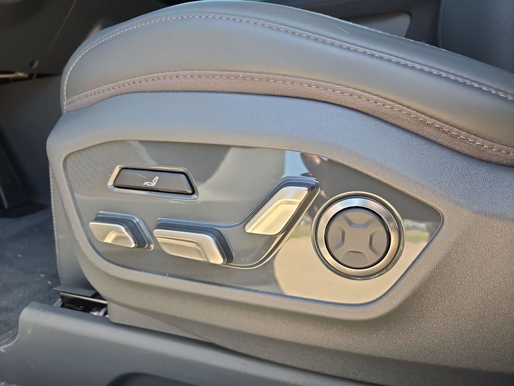Thumbnail: 2024 Kia EV9 - 22