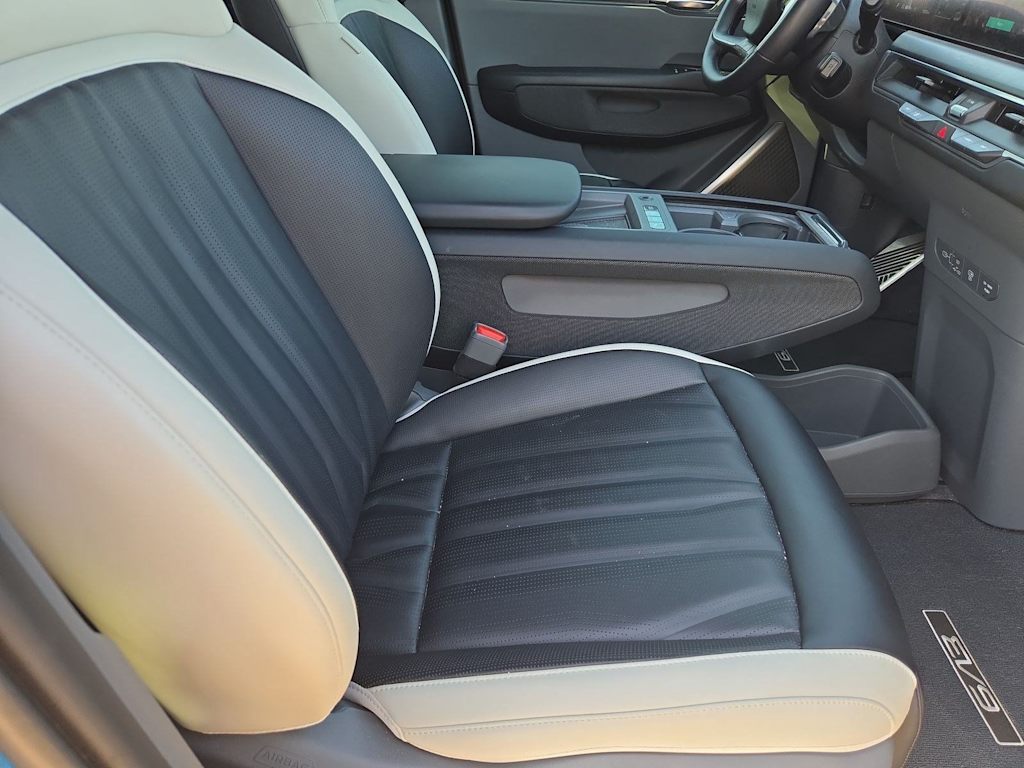 Thumbnail: 2024 Kia EV9 - 25