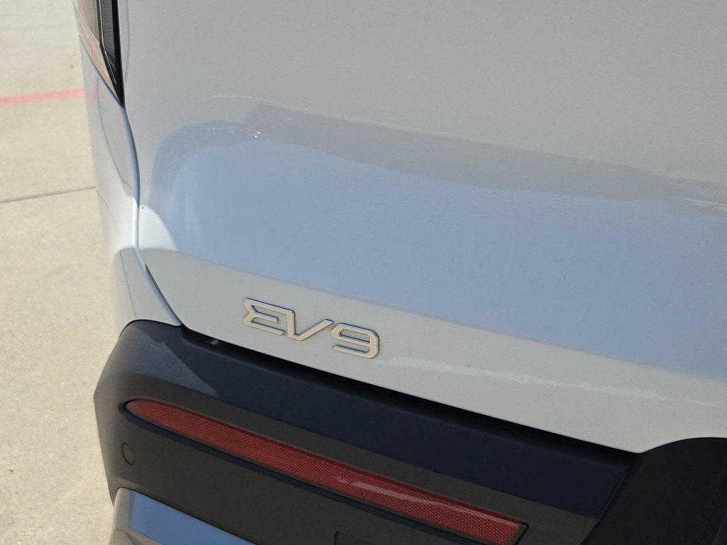 Thumbnail: 2024 Kia EV9 - 20