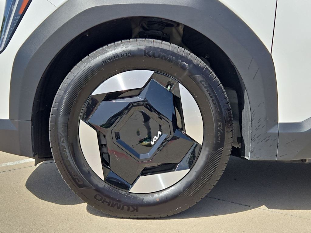 Thumbnail: 2024 Kia EV9 - 8