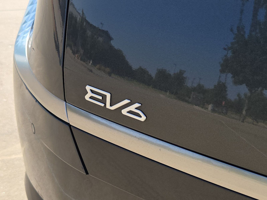 Thumbnail: 2023 Kia EV6 - 18