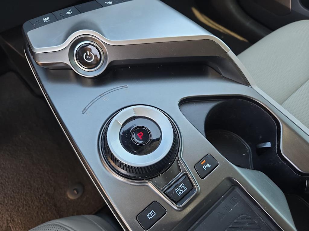 Thumbnail: 2023 Kia EV6 - 26