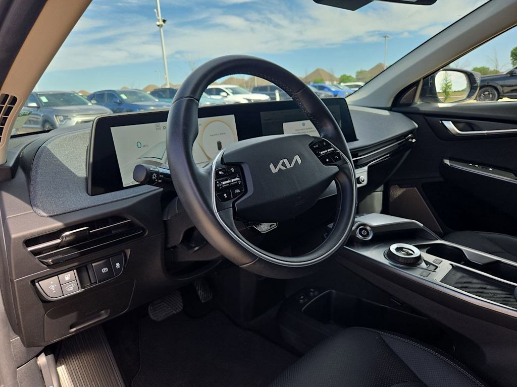 Thumbnail: 2023 Kia EV6 - 2